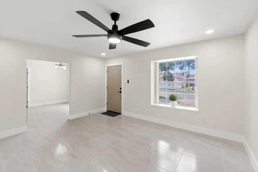 813 Deer Ln, Laredo, TX 78045 - #2