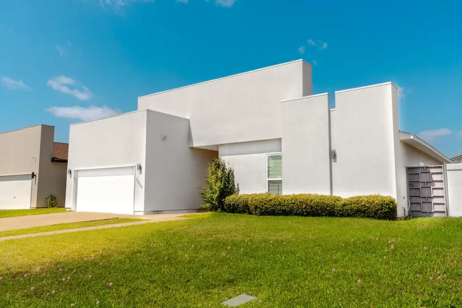 7404 Thomas Harris Dr, Laredo, TX 78041 - #2