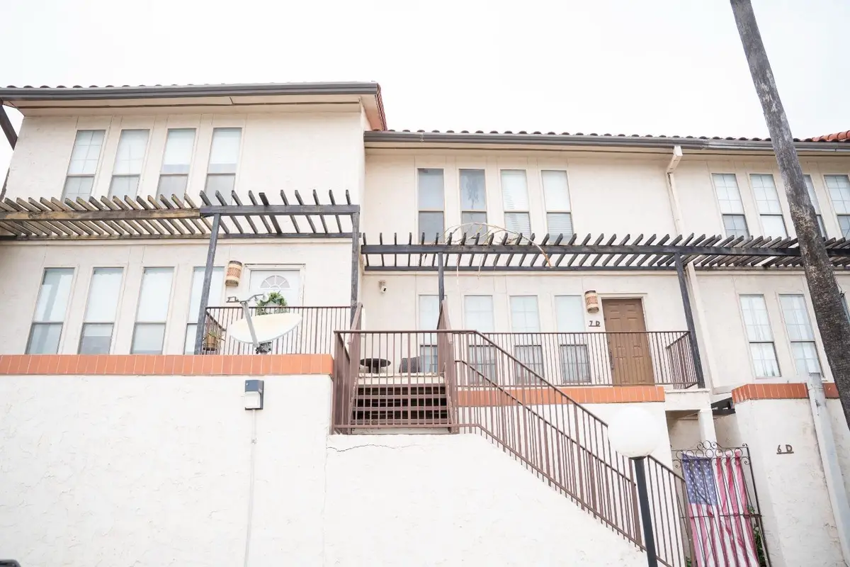 101 W Del Mar Blvd, Laredo, TX 78041 - #1