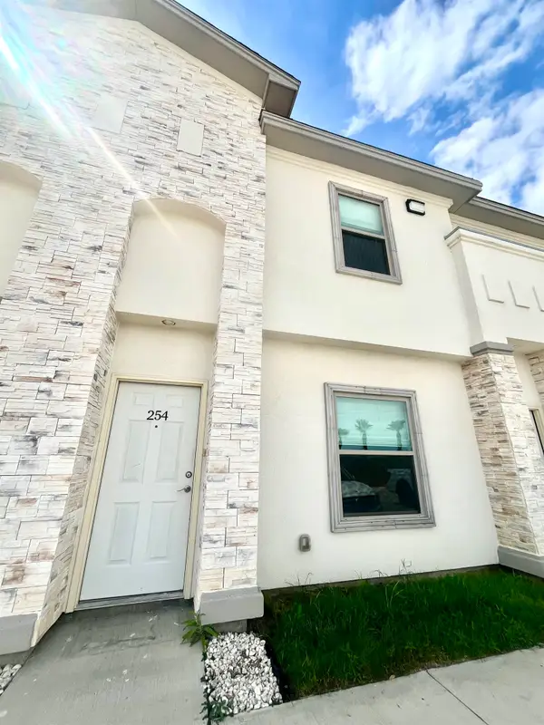 7615 Laguna Del Mar Ct, Laredo, TX 78045