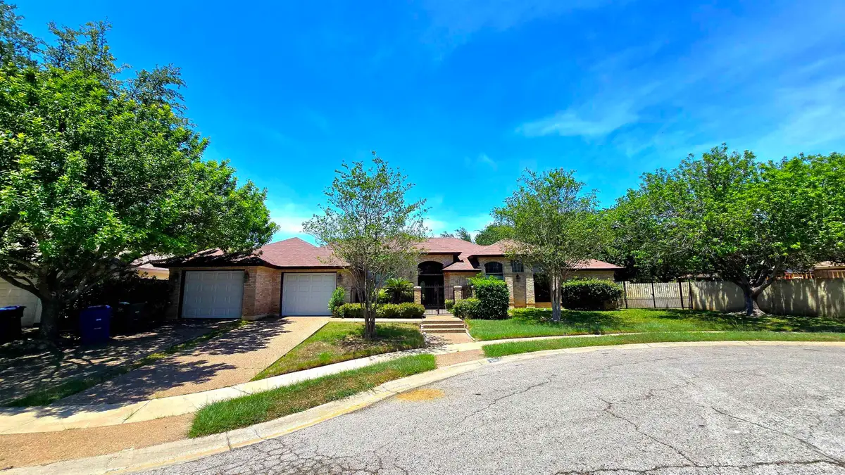 8101 Purtzer Dr, Laredo, TX 78045 - #1