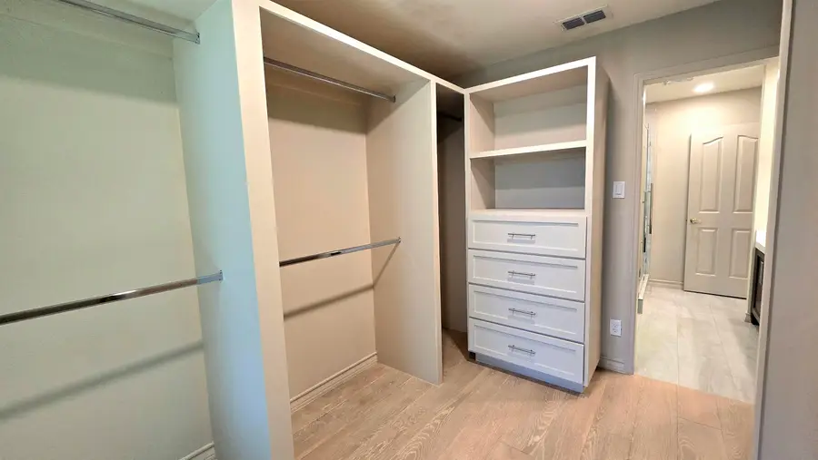 8101 Purtzer Dr, Laredo, TX 78045 - #2