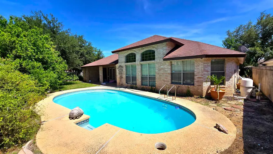 8101 Purtzer Dr, Laredo, TX 78045 - #3