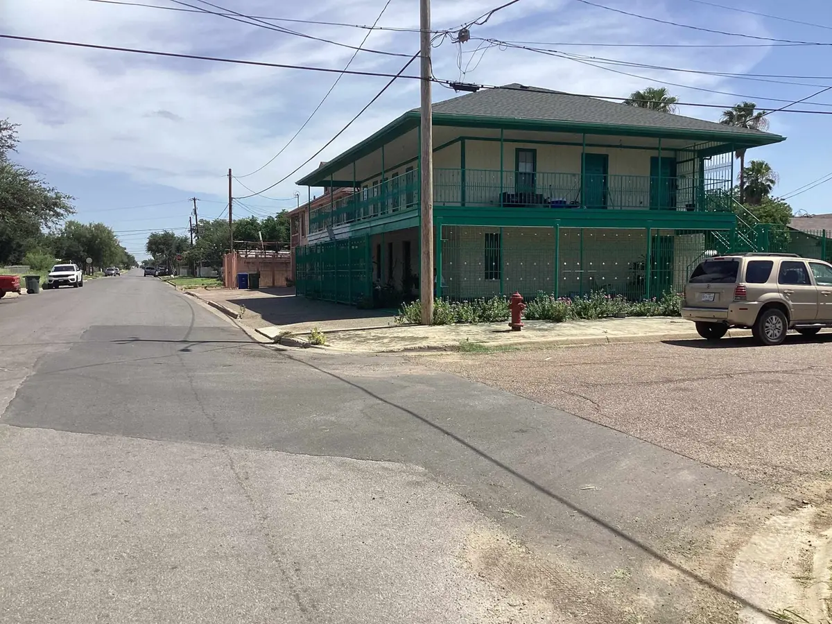 3202 Reynolds St, Laredo, TX 78043 - #1