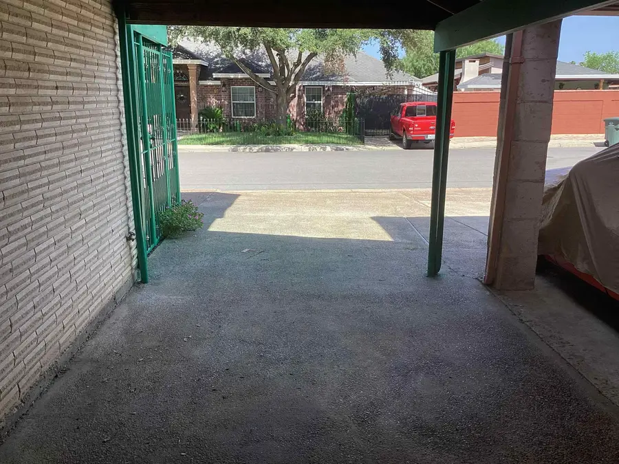 3202 Reynolds St, Laredo, TX 78043 - #3