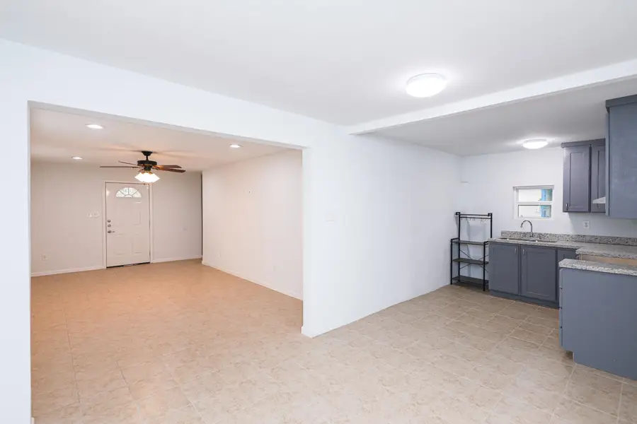 2004 Garza St, Laredo, TX 78040 - #3
