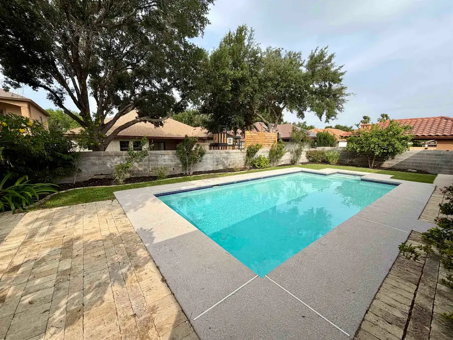 108 Watson Lake Dr, Laredo, TX 78045 - #2