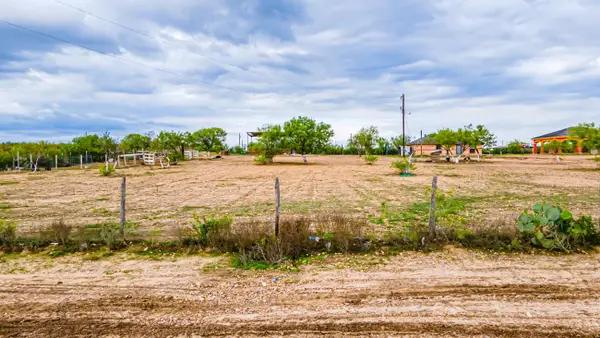249 Los Fresnos Rd., LAREDO, TX 78043