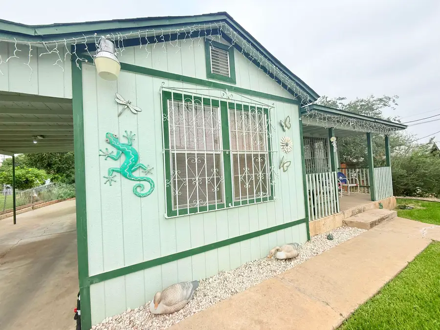 111 E Gustavus St, Laredo, TX 78040 - #3