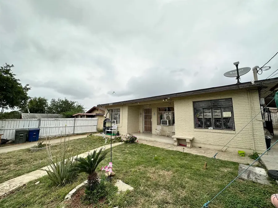 3212 Pecan St, Laredo, TX 78046 - #2