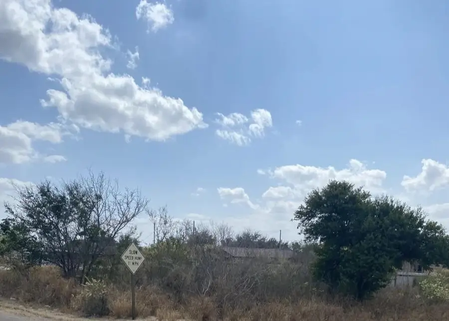 5409 Romeo Ln., Zapata, TX 78076 - #3