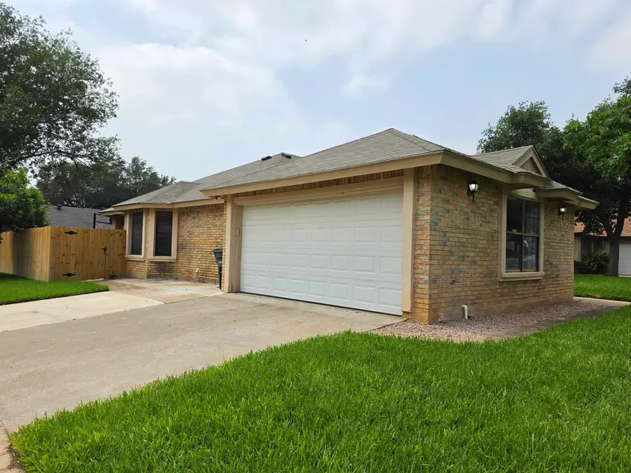 1233 St Patrick Dr, Laredo, TX 78045 - #2