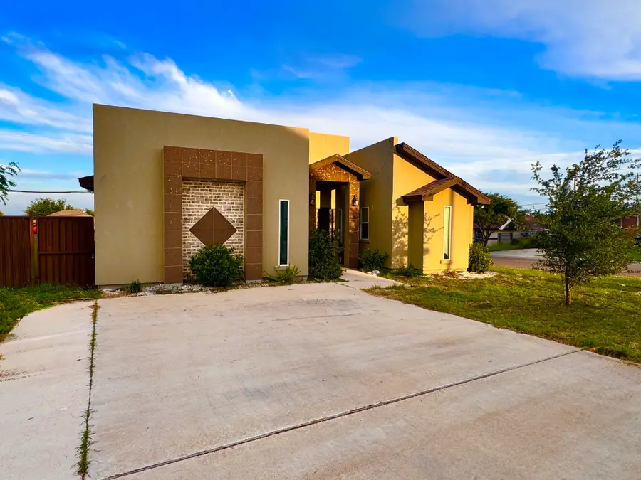 4725 Los Laureles Ln, Laredo, TX 78046 - #3