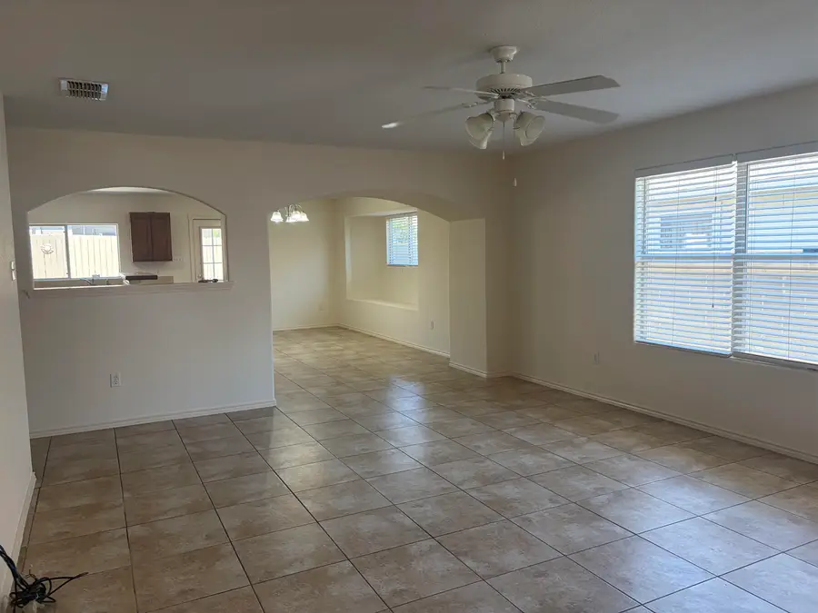 11141 Salado Dr, Laredo, TX 78045 - #2