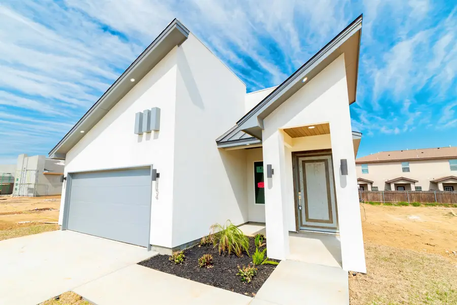 154 Lagos Ave, Laredo, TX 78041 - #2