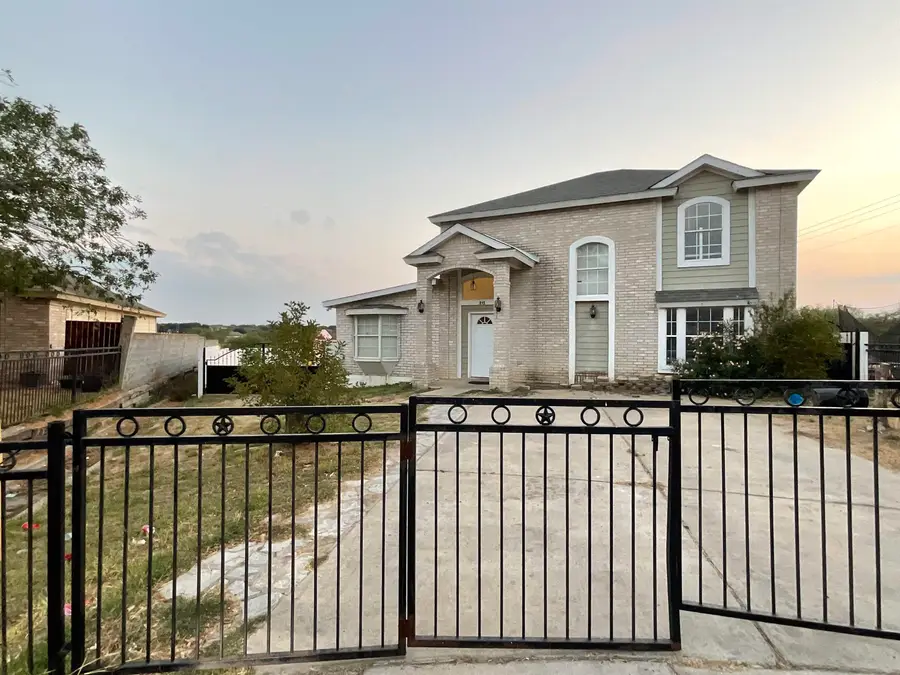 915 Rutledge Dr, Laredo, TX 78046-5168 - #2