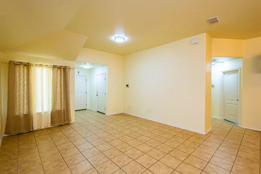 1631 Ann Harbor St, Laredo, TX 78045 - #3