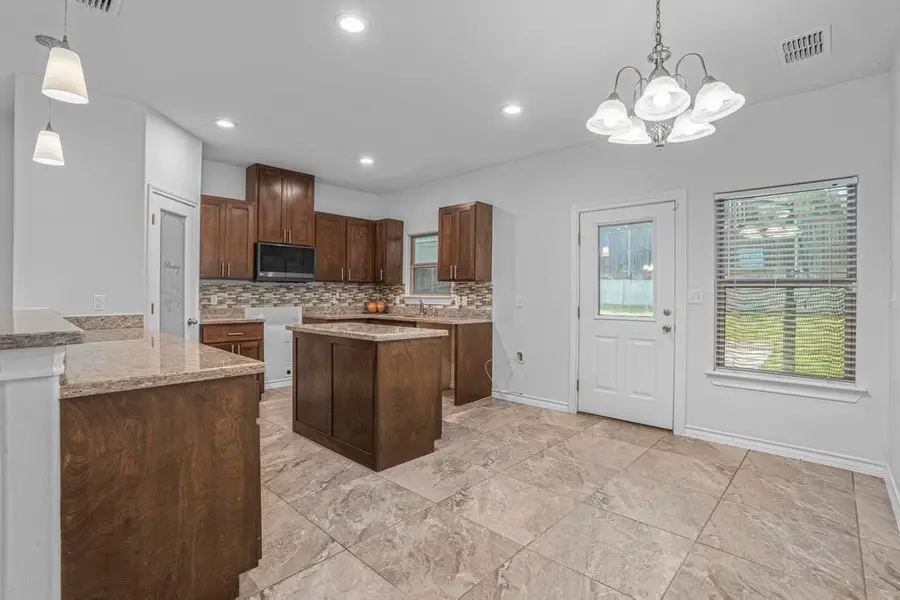 330 Altozano Dr, Laredo, TX 78045 - #3