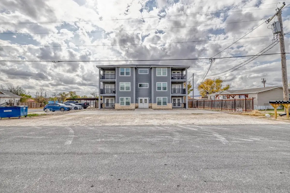 1200 W Houston St, Carrizo Springs, TX 78834 - #1