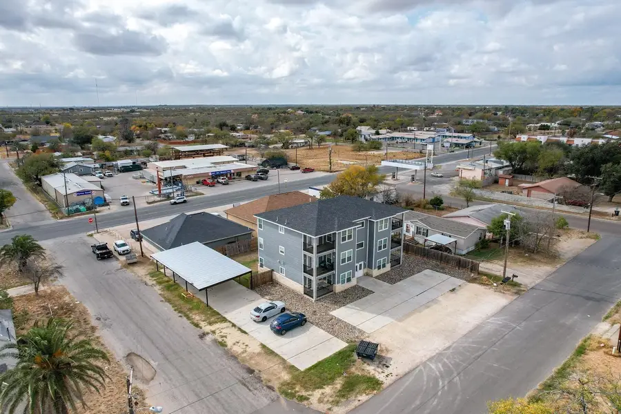 1200 W Houston St, Carrizo Springs, TX 78834 - #3