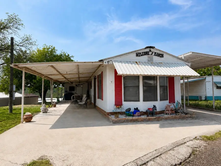118 Blossum Blvd., Zapata, TX 78076 - #2