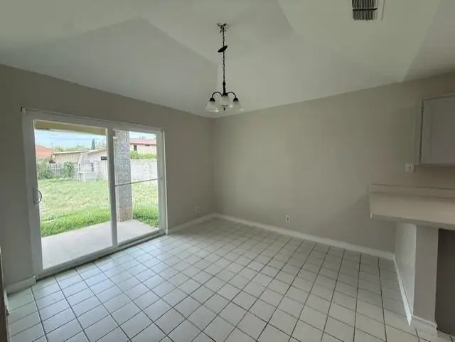 1208 North Oakmont Lp, Laredo, TX 78045 - #3