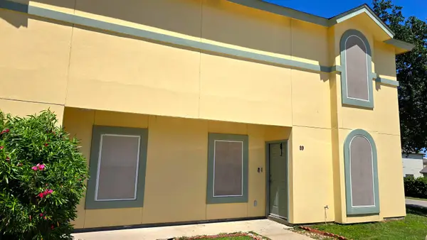 1000 Ranchway Dr, Laredo, TX 78045