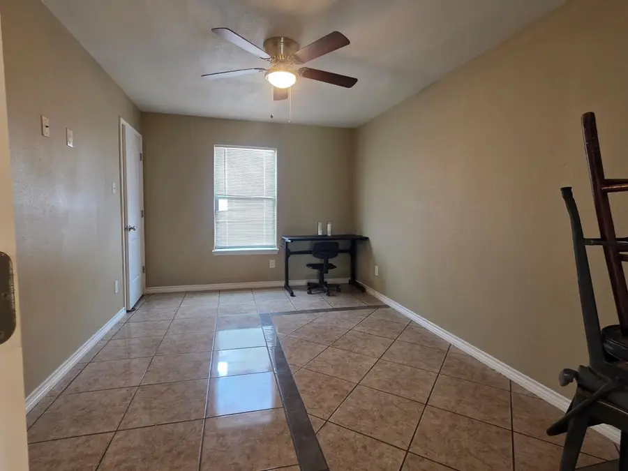 1424 Franc Cigarroa Dr, Laredo, TX 78046 - #2