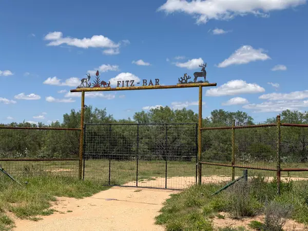999 Jordan Rd., Encinal, TX 78019