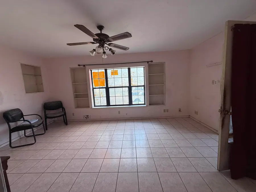 2116 Springfield Ave, Laredo, TX 78040 - #3