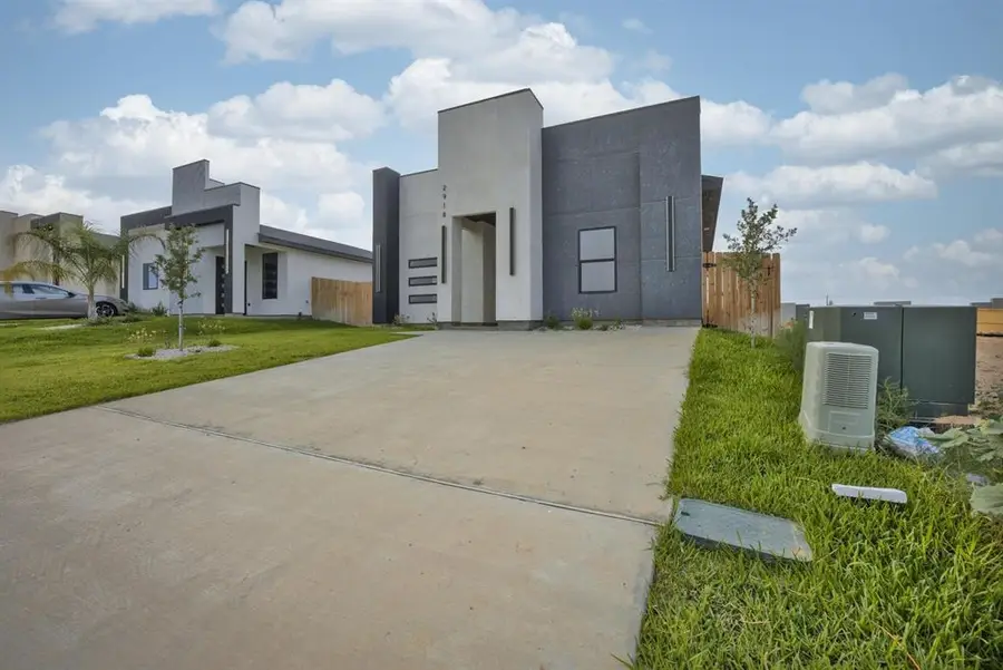 2918 Coventry Dr., Laredo, TX 78046 - #3