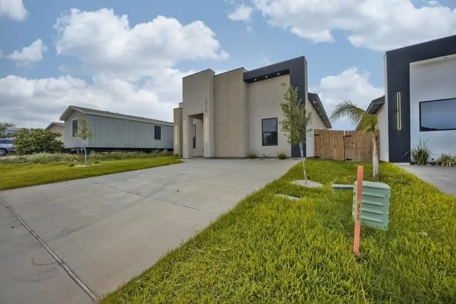 2914 Coventry Dr., Laredo, TX 78046 - #3