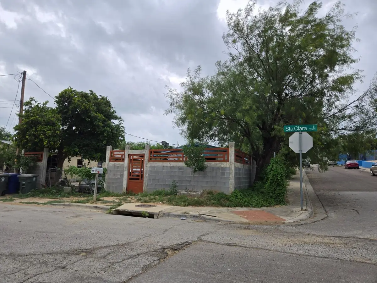 2401 Santa Clara St, Laredo, TX 78046 - #1