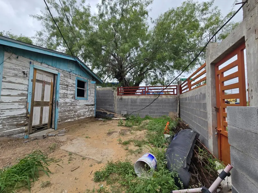 2401 Santa Clara St, Laredo, TX 78046 - #3