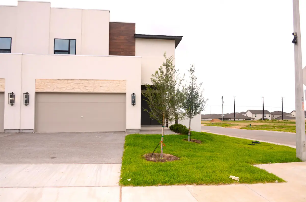 1027 Yellow Birch Dr., Laredo, TX 78045 - #1