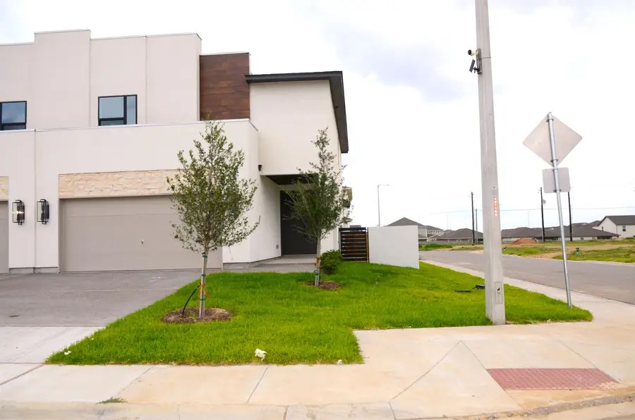 1027 Yellow Birch Dr., Laredo, TX 78045 - #2