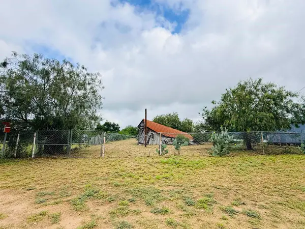 1307 Miraflores Ave, ZAPATA, TX 78076