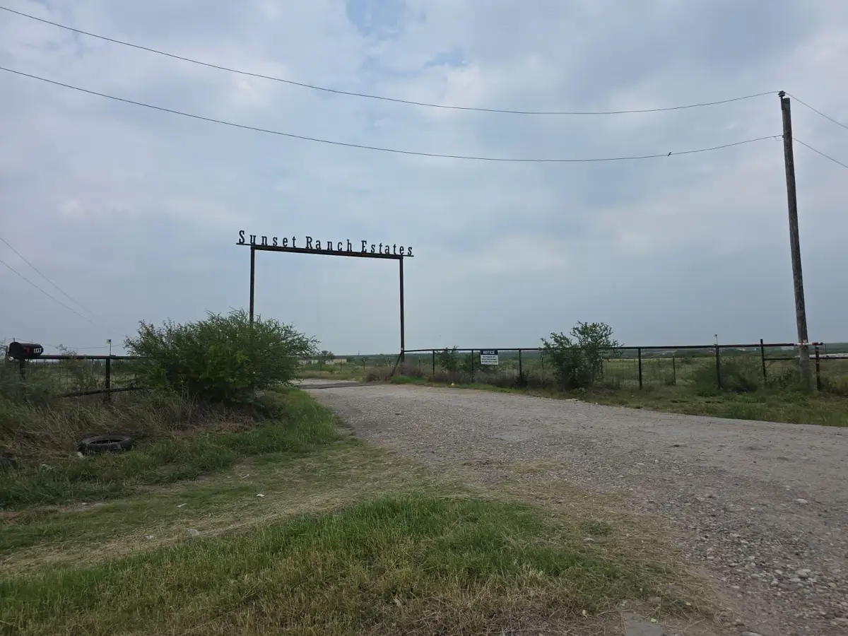 2142 Sunbeam Ridge Rd., Eagle Pass, TX 78852 - #1