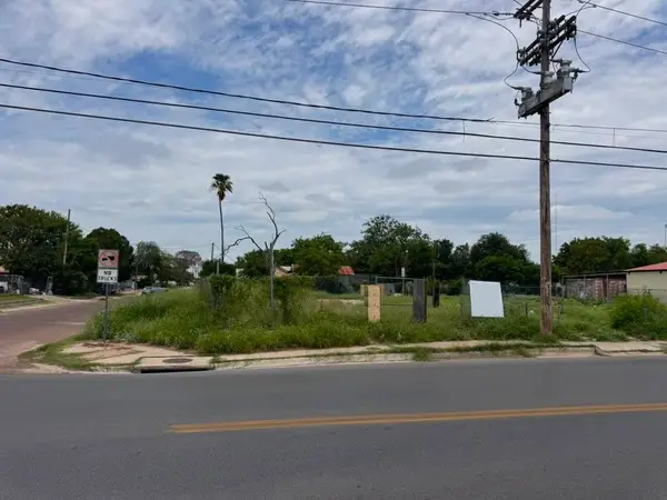 1402 Santa Maria Ave, Laredo, TX 78046