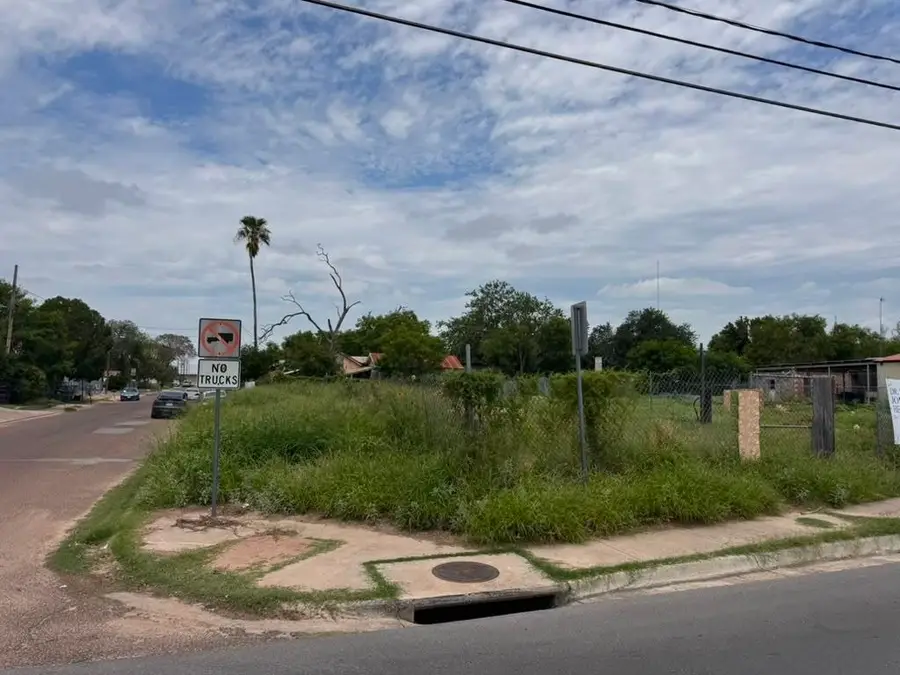 1402 Santa Maria Ave, Laredo, TX 78046 - #2
