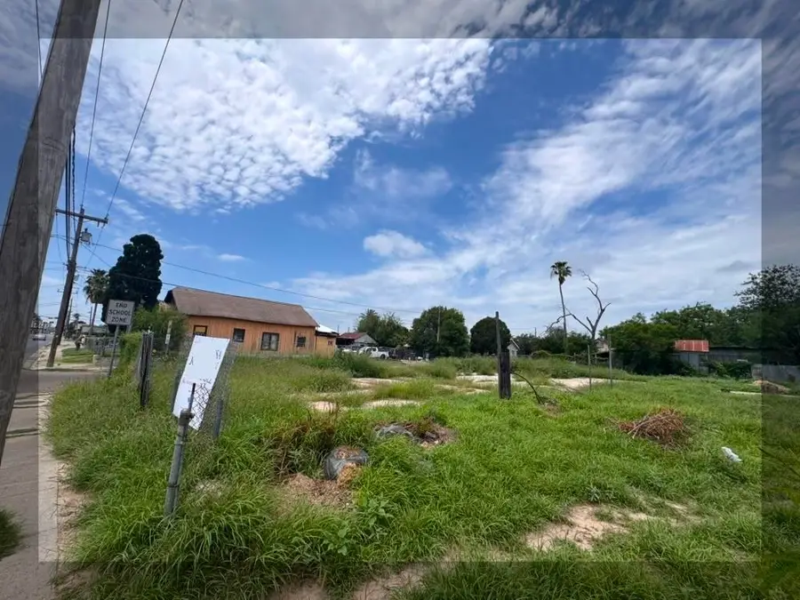 1402 Santa Maria Ave, Laredo, TX 78046 - #3