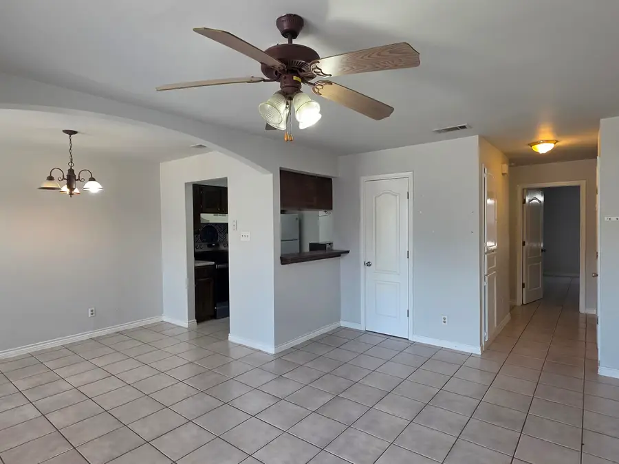 207 Martingale Ln, Laredo, TX 78041 - #2
