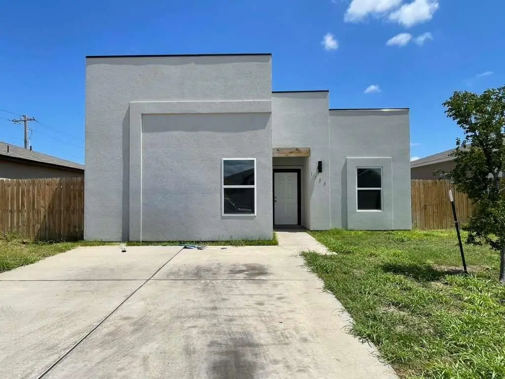 1504 Estudiantes Dr., Laredo, TX 78046 - #1