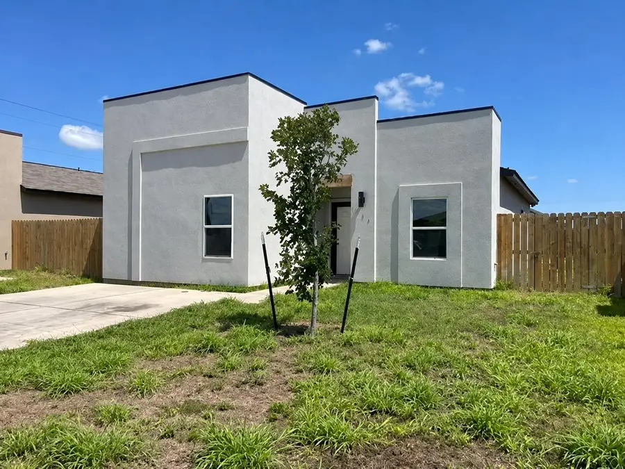 1504 Estudiantes Dr., Laredo, TX 78046 - #2