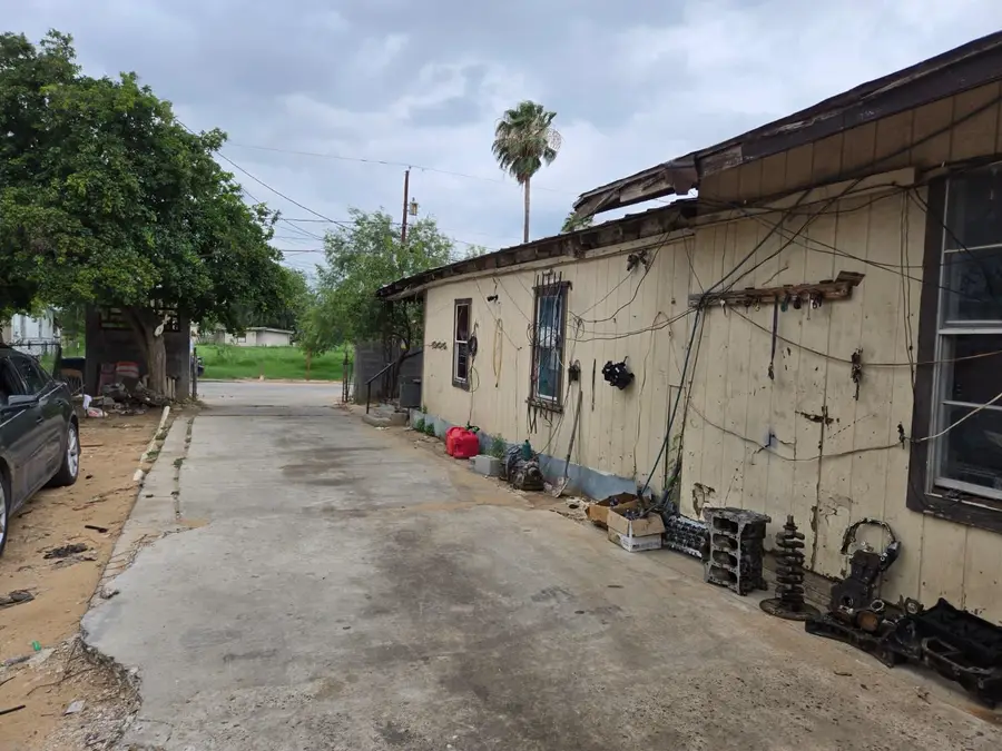 2413 Santa Clara St, Laredo, TX 78046 - #3