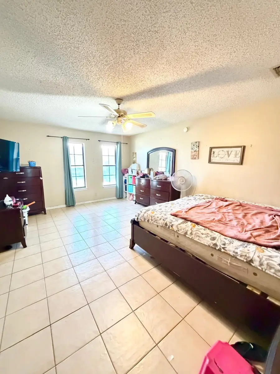 4824 Westside Ln, Laredo, TX 78041 - #3