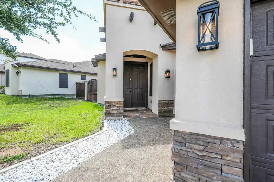 321 Collado Dr, Laredo, TX 78045-6866 - #2
