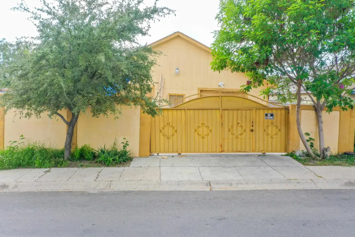 106 Salamanca Ave, Laredo, TX 78046 - #1