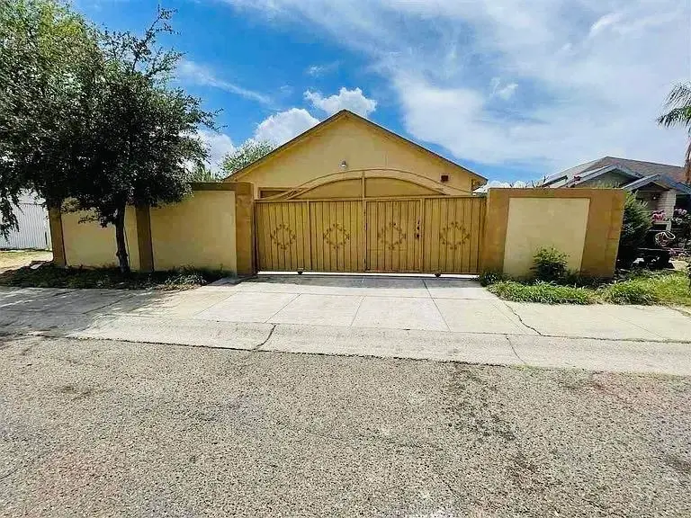 106 Salamanca Ave, Laredo, TX 78046 - #3
