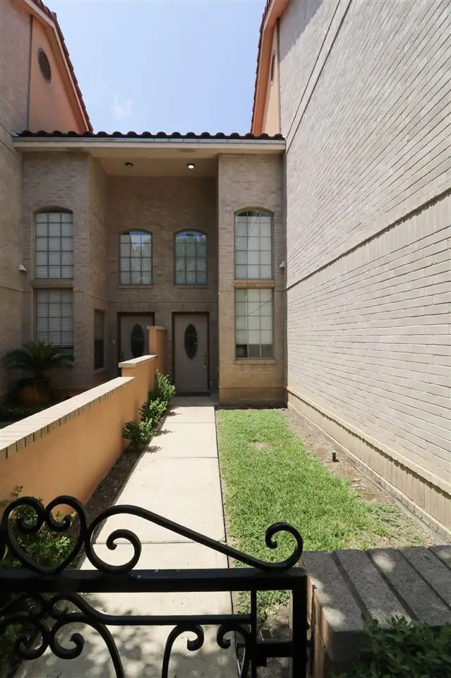 7521 Country Club Dr, Laredo, TX 78041 - #2